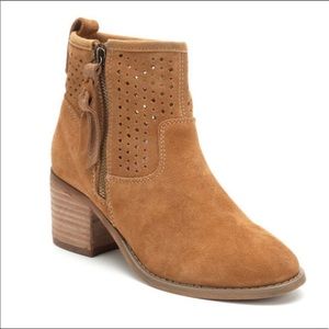 Sz 10, Vintage 7 Eight Soared Suede Ankle Boots